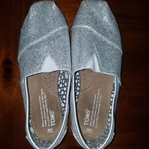 TOMS Sparkling Silver in Women’s 9 EUC